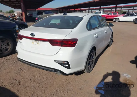 2021 Kia Forte Lxs z USA, uszkodzony, nr VIN 3KPF24AD4ME271024
